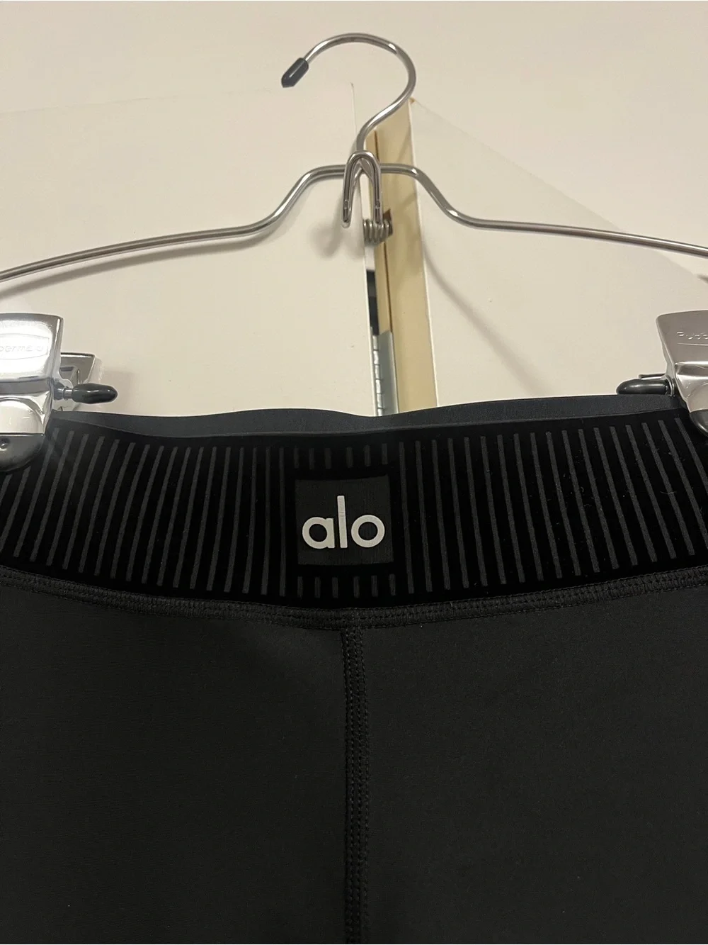 ALO Yoga Airlift High-Waist 7/8 Line Up Legging - black